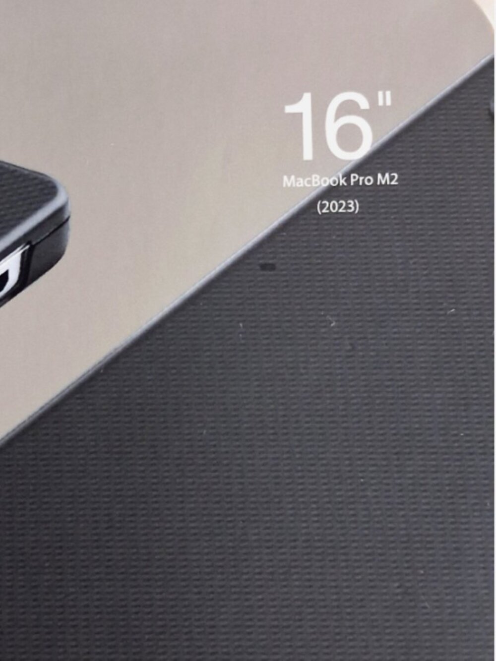 Incase Hardshell Dots Case Black for MacBook Pro 16" 2021 - MacBook Pro M2 2023 - Picture 5 of 7